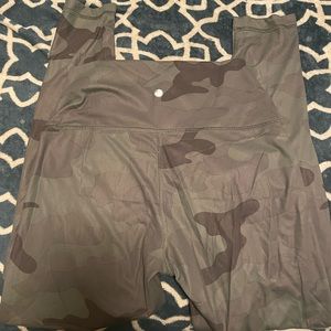 Yogalicious Camo crop leggings